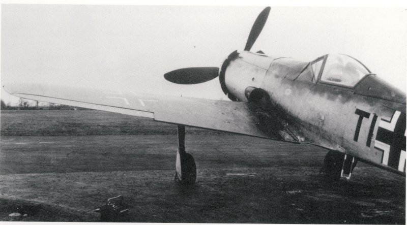 Fw 190 V21, first form of the cowling. Source: www.flugzeugforum.de/threads/71749-Focke-Wulf-FW190-Prototypen-V20-und-V21 and following folgende