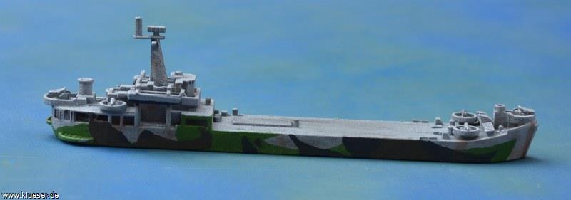 Vor dem endgültigen Umbau des Modells zeigt es hier die typische Brückengestaltung eines LST aus der Vietnam-Aera. Die Bemalung stammt aus dem 2.Wk von LST-776