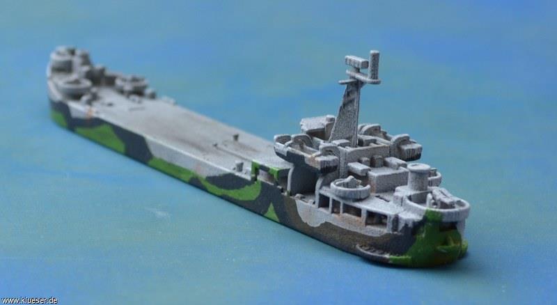 Vor dem endgültigen Umbau des Modells zeigt es hier die typische Brückengestaltung eines LST aus der Vietnam-Aera. Die Bemalung stammt aus dem 2.Wk von LST-776