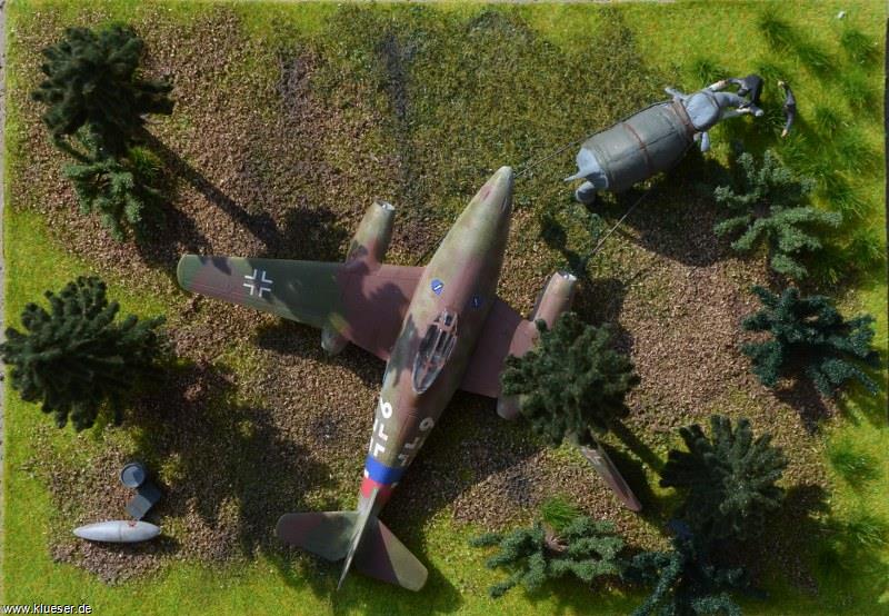 Messerschmitt Me262 durch Elefanten zerstört